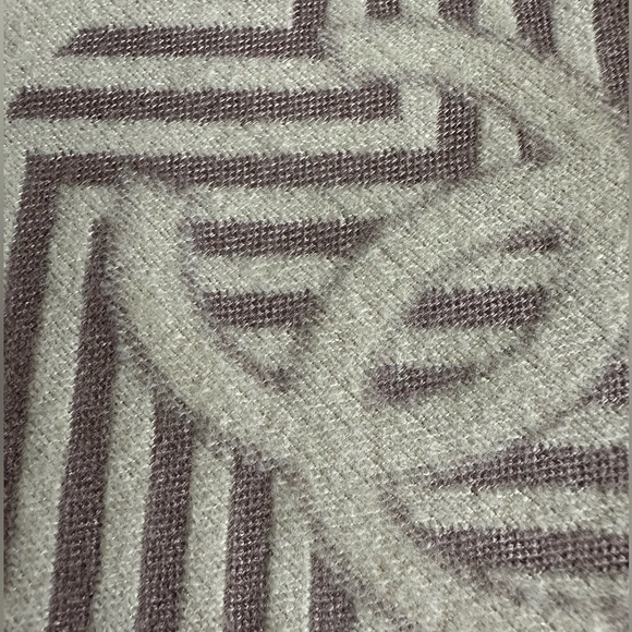 NWT🔥✨ CHANEL Stole/Scarf/Shawl made with cashmere & silk🤩 14S A52187X26009 - Picture 3 of 15